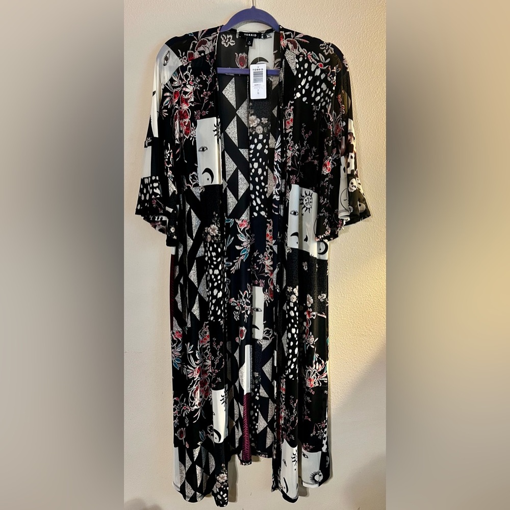 NWT Chic Black and White Patchwork Pattern Kimono